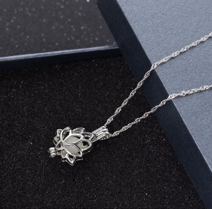 Glow%20In%20The%20Dark%20Necklace%20Flower%20Necklaces%20for%20Woman%20Hollow%20Water%20Drop%20Pendant%20-%2001%20-%20Image%203