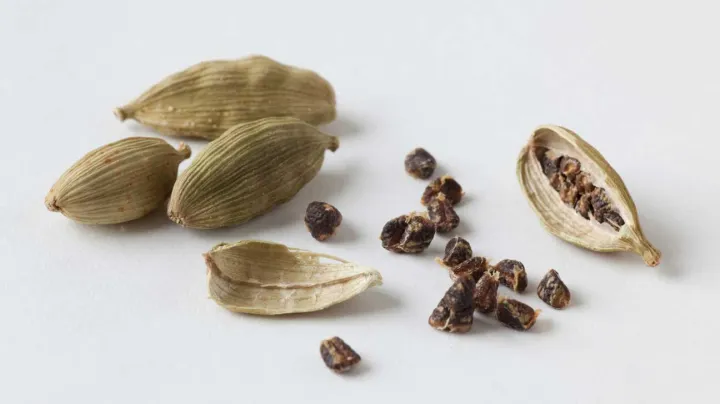 Cardamom%20Seeds%2025g%20%7C%20Natural%20Elaichi%20Dana%20%7C%20Elakkai%20Vidhai%20-%20Image%203