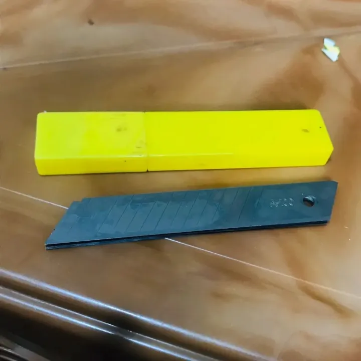 Heavy%20Duty%20Utility%20paper%20Cutter%20Knife%20Blades%2018mm%20Snap%20Blade%20Utility%20Knife%2010%20PCS%20PACK%20-%20Image%202