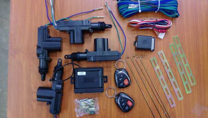 Suzuki%20Alto%20Remote%20Keys%20With%20%20Central%20Lock%20Door%20Motor%20Set%20-%20Image%204