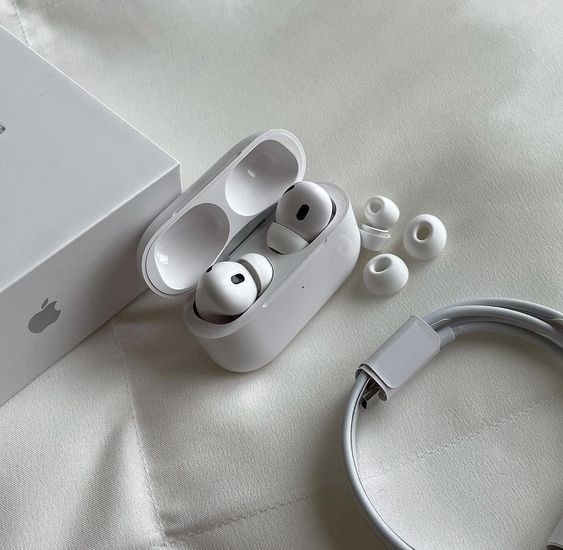 Airpods%202nd%20gen%20Apple%20Earbuds%20Bluetooth%20Hand%20free%20Earphone%20(2nd%20generation)wireless%20white%20charging%20case.%20-%20Image%202
