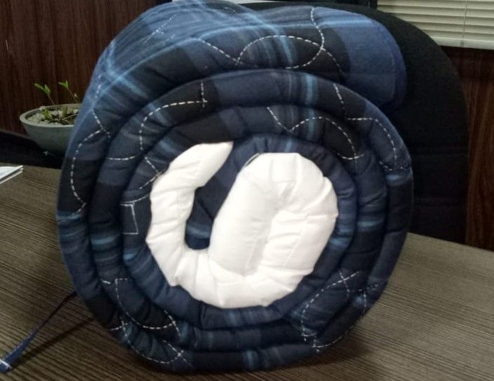 Travel%20mattress-Foldable%20(Single)%20with%20pillow%20and%20a%20Bag%20-%20Image%205