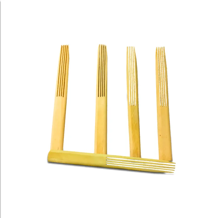 Natural%20Wooden%20Lice%20Comb%20-%20Effective%20Nit%20and%20Lice%20Removal%20Tool%20-%20Image%204