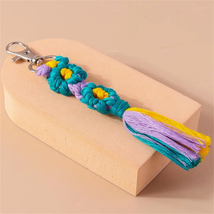 Handmade%20Daisy%20keychain%20Stylish%20Colorful%20Macrame%20key%20ring%20Bohemian%20purse%20charm%20for%20Backpack%20accessory%20Key%20organizer%20Bag%20decoration%20Gift%20for%20women%20Boho%20fashion%20statement%20-%20Image%206