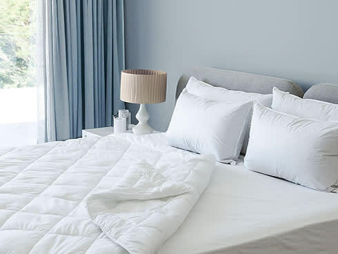 Hotel%20Quality%20Duvet%20-%20150gsm%20Thickness%20-%20Image%202