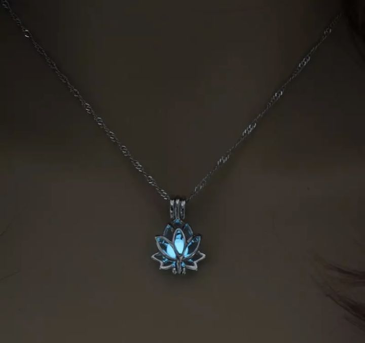 Glow%20In%20The%20Dark%20Necklace%20Flower%20Necklaces%20for%20Woman%20Hollow%20Water%20Drop%20Pendant%20-%2001%20-%20Image%204