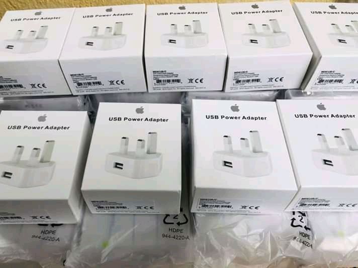 Flat%203%20Pin%20Plug%20-%20White%20-%20Image%202