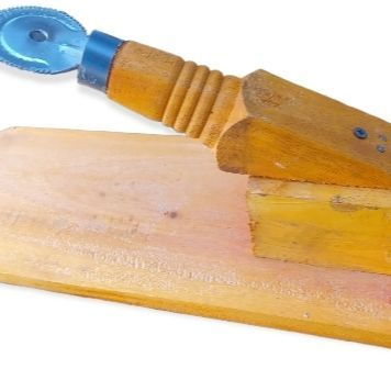 Coconut%20Scraper%20Stool%20Type%20Wooden%20Made%20Hand%20Made%20Quality%20Metal%20Blade%20Head%20-%20Image%202