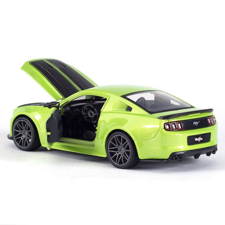 Maisto%201:24%202014%20Ford%20Mustang%20Street%20Racer%20Sports%20Car%20Static%20Die%20Cast%20Vehicles%20Collectible%20Model%20Car%20Toys%20-%20Image%203