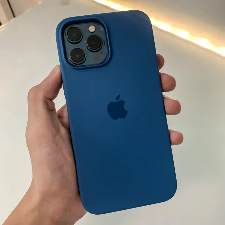 iPhone%2012%20Pro%20Max%20Silicone%20Case%20Midnight%20Blue%20-%20Image%204