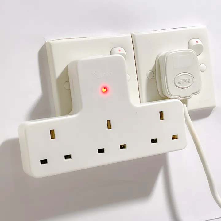 Multiplug%20wall%20Socket%20adapter%20-%20Multi%20Socket%203%20way%20Universal%20outlet%20Travel%20adapter%20-%20Image%203