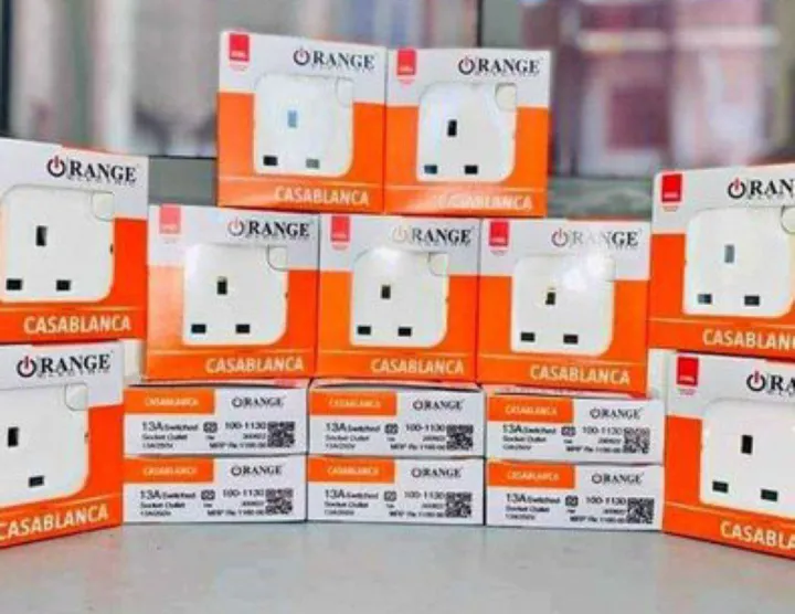 Orange%2013A%20Plug%20Base%20Casablanca%20White%20%20X5%20Series%2013A%20-%203%20Hole%20Square%20Pin%20Switched%20Socket%20Outlet%20(100-1130)%20LIFE%20TIME%20WARRANTY%20-%20Image%204