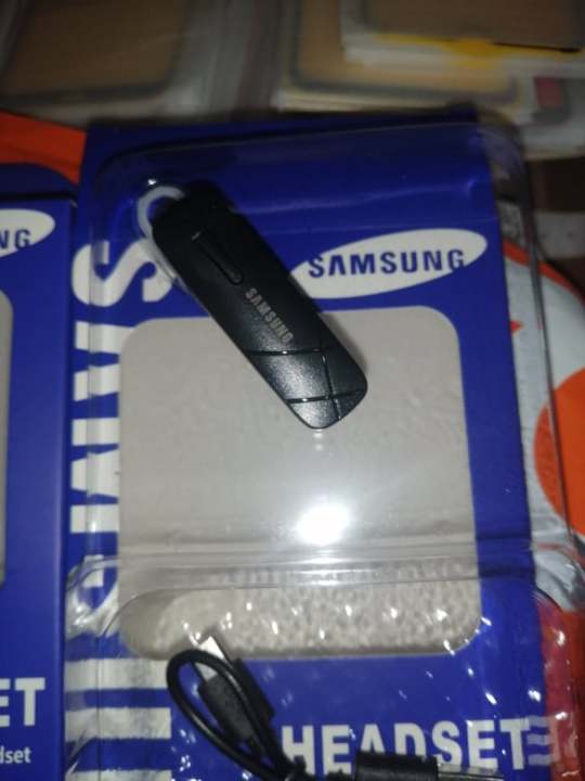 Samsung%20Bluetooth%20Wireless%20Stereo%20Headset%20Sports%20Ear%20pod%20Music%20Earphone%20Earpiece%20with%20Mic%20-%20single%20bluetooth%20hand%20free%20-%20Image%205