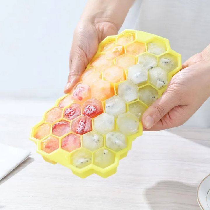 Honeycomb%20Ice%20Cube%20Tray,%2037%20Lattice%20Food%20Grade%20Silicone%20Ice%20Cube%20Maker%20Mould%20with%20Lids%20Easily%20Removable%20Ice%20Tray%20Mould%20for%20Ice%20Cream%20Party%20Cold%20Drink%20-%20Image%206