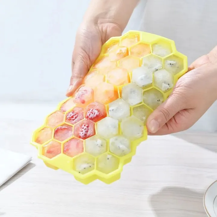 Honeycomb%20Ice%20Cube%20Tray,%2037%20Lattice%20Food%20Grade%20Silicone%20Ice%20Cube%20Maker%20Mould%20with%20Lids%20Easily%20Removable%20Ice%20Tray%20Mould%20for%20Ice%20Cream%20Party%20Cold%20Drink%20-%20Image%206
