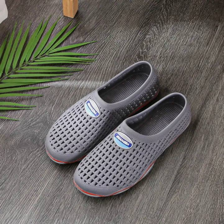 Hole%20Shoes%20Men's%20Breathable%20Non-Slip%20Beach%20Shoes%20Closed%20Toe%20Summer%20Waterproof%20Plastic%20Soft%20Bottom%20Casual%20Lazy%20Sandals%20Korean%20Style%20-%20Image%202