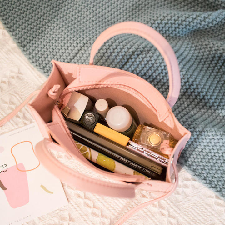 Women's%20Fashion%20Accessory%20Crossbody%20Bag%20Fashionable%20Bag%20Women's%20Handheld%20Bag%20Retro%20Handbag%20Small%20Design%20Bag%20-%20Image%203