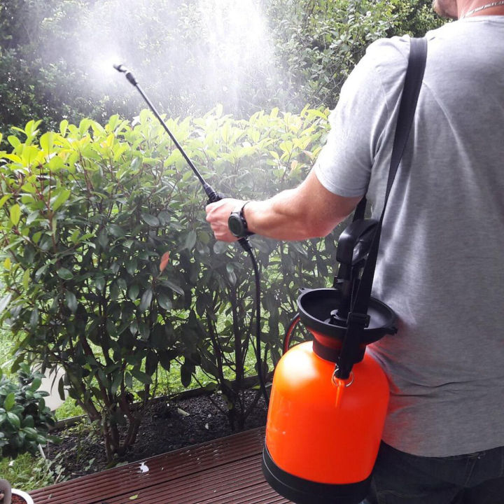 4L%20Garden%20Shoulder%20Pressure%20Sprayer%20Manual%20Pneumatic%20Sprayer%20with%20Shoulder%20Strap%20for%20Agricultural%20Gardening%20Life%20-%20Image%203