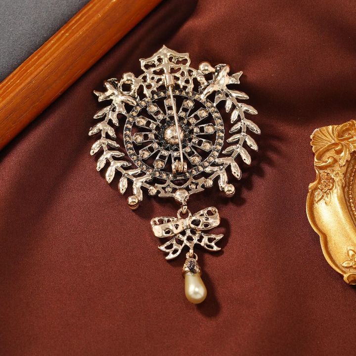 Exaggerated%20Vintage%20Women%20Luxury%20Baroque%20Pendant%20Rhinestone%20Large%20Brooches%20Pins%20Retro%20Middle%20Style%20Lady%20Party%20Banquet%20Badges%20Pin%20-%20Image%204
