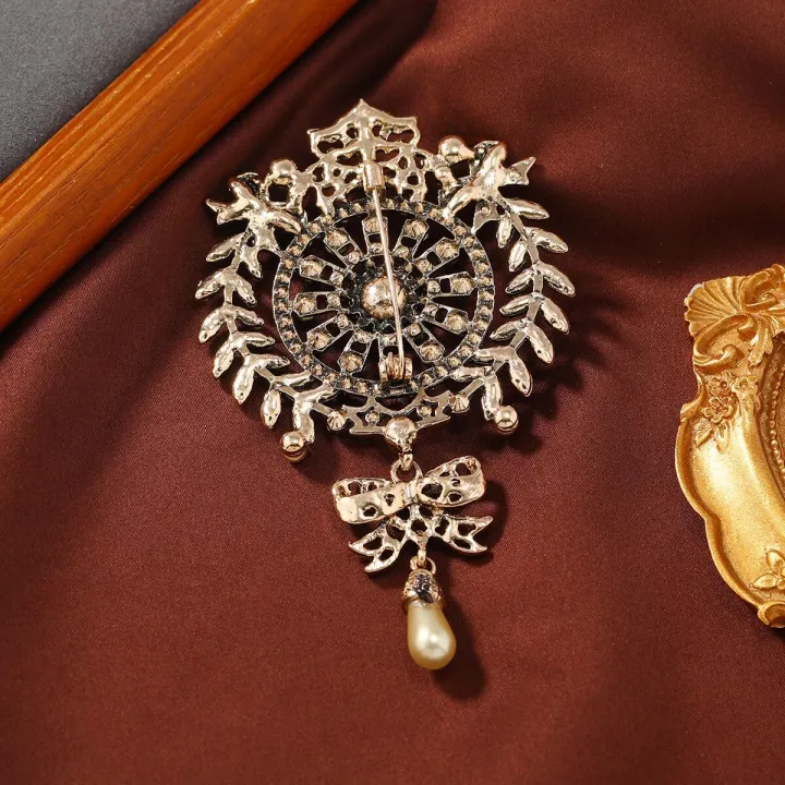 Exaggerated%20Vintage%20Women%20Luxury%20Baroque%20Pendant%20Rhinestone%20Large%20Brooches%20Pins%20Retro%20Middle%20Style%20Lady%20Party%20Banquet%20Badges%20Pin%20-%20Image%204