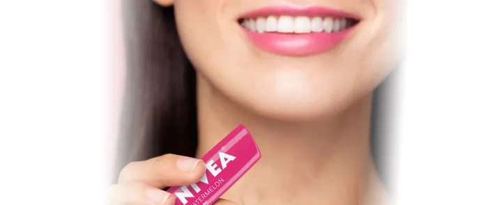 Original_%20Nivea%20Strawberry%20/%20Cilek%20Fruity%20Shine%20Moisture%20Lip%20Care%20Balm%20(NSFS)%20-%20Image%208