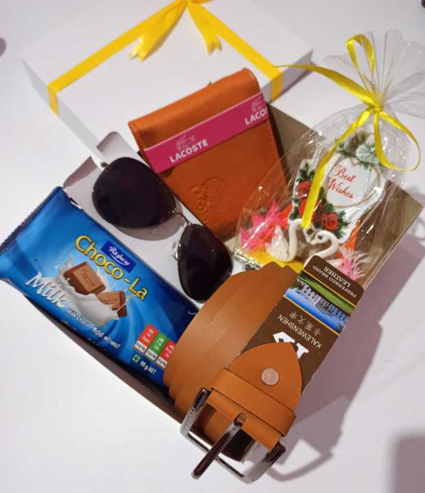Birthday%20Gift%20/%20Surprise%20Gift%20Box%20/Gift%20/%20Valentine's%20Day%20gift%20box%20/%20Gift%20packs%20/%20Gift%20Box%20for%20a%20Boy%20/%20Valentine%20Gift%20/%20Valentine%20Gift%20Pack%20-%20Image%202