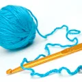 5pcs Weave Craft Sweater Knitting Metal Handle Craft Needles Golden Alumina Double End Crochet Hook Knitting Needle Set. 