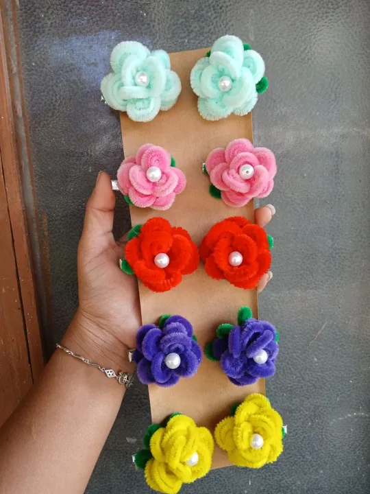 2%20Pcs%20Pipe%20Cleaner%20Hair%20Clips%20%E2%80%93%20Handmade%20%7C%20Cute%20%7C%20Lightweight%20%7C%20Perfect%20Gift%20%F0%9F%8E%80%20-%20Image%202