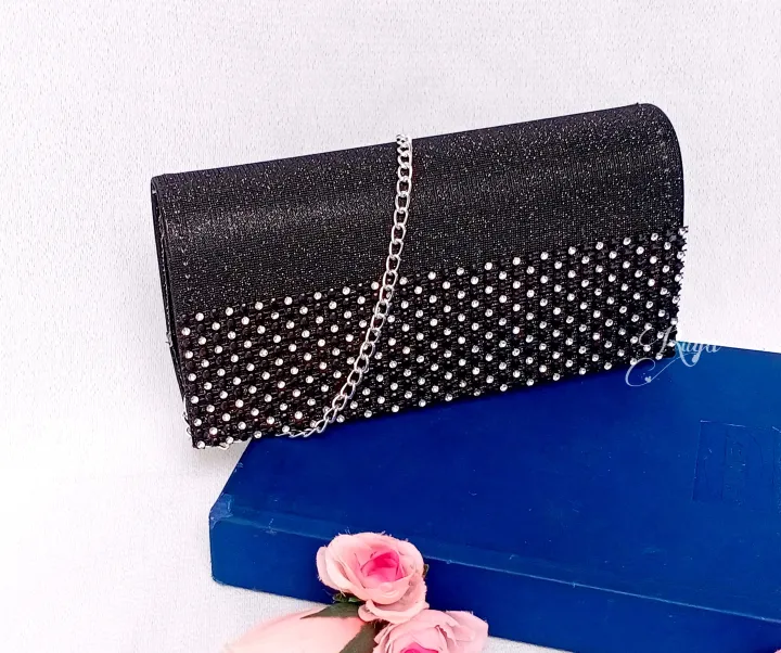 High%20Quality%20Shining%20Chain%20Wedding%20Clutches%20-%20Add%20Glamour%20to%20Your%20Special%20Day%20-%20Image%203