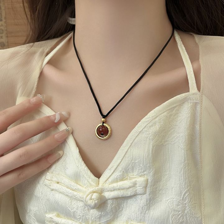 %E3%80%90Cost-effective%E3%80%91Acacia%20Bean%20Safe%20Buckle%20Necklace%20Women's%20Light%20Luxury%20High-end%20Gankun%20Ring%20Pendant%20Girlfriend%20New%20Chinese%20Style%20Woven%20Rope%20Neck%20Chain%20Trendy%20-%20Image%204