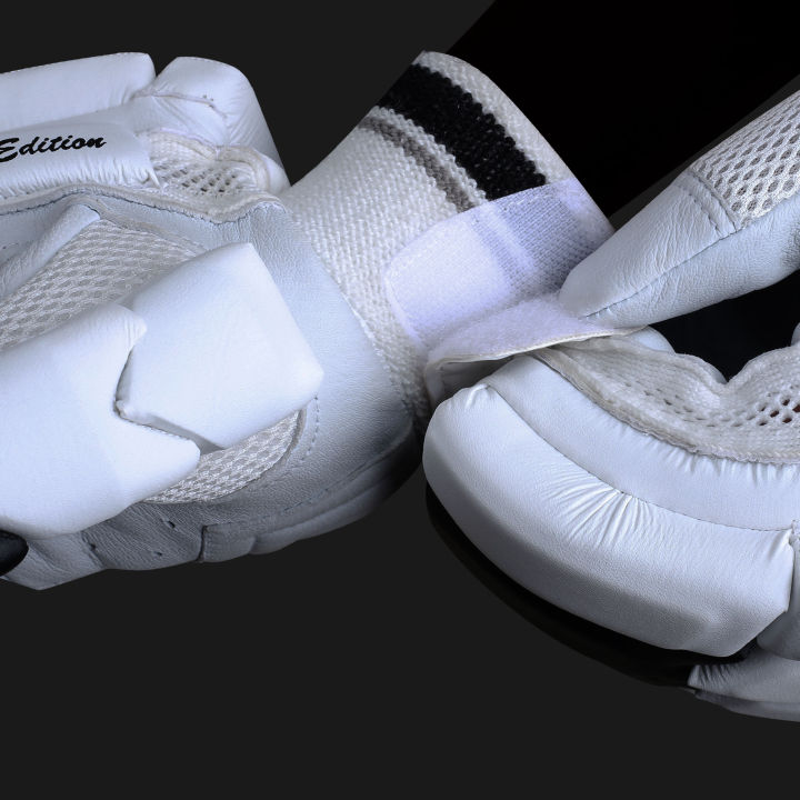 Mids%20Z-12%20StrikeZone%20Batting%20Gloves%20-%20Image%204