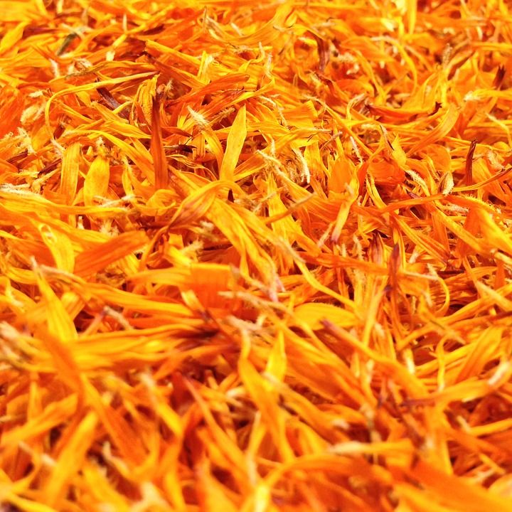 Dried%20Marigold%20Pettle%20-%20Image%202