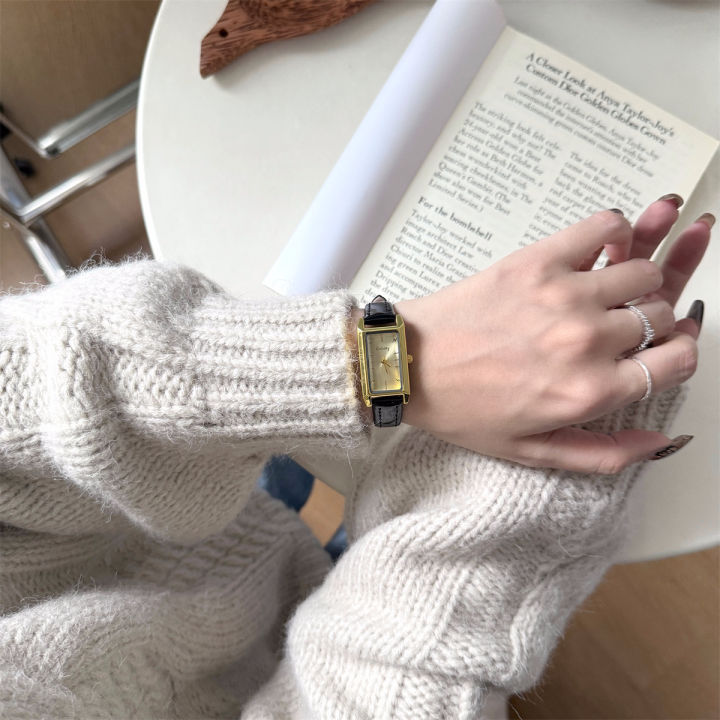 Vintage%20Slim%20Rectangular%20Watch%20for%20Women,%20Light%20Luxury%20Elegant%20Small%20Gold%20Watch%20with%20Thin%20Strap%20Quartz%20Watch%20-%20Image%203