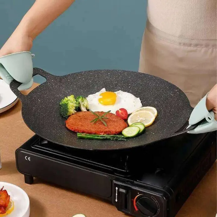 Grill%20Pan%20BBQ%20Baking%20Frying%20Round%20Griddle%20Plate%20Non-Stick%20Cooking%20Tools%20with%20Brush%20Gloves%20and%20Tongs%20for%20Camping%20Outdoor%20-%20Image%203