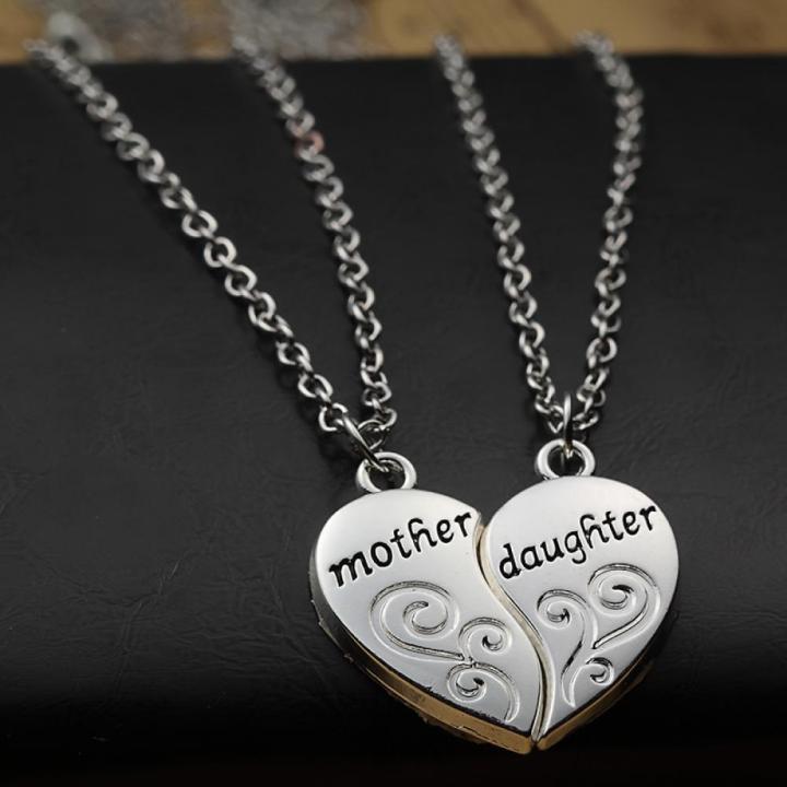 Engraved%20Mother%20and%20daughter%20necklace%20Handmade%20Stylish%20Elegant%20Mother's%20necklace%20Dainty%20Fashion%20Mom%20necklace%20for%20Mother-daughter%20bonding%20Family%20events%20Gift%20for%20new%20moms%20Daily%20wear%20Special%20occasions%20-%20Image%204
