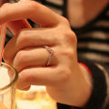 Ring Anti-rust Women V-shaped Rhinestone Ring. 