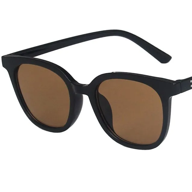 Square%20Cat%20Eye%20Sunglasses%20Ladies%20Tawny%20Sunglasses%20Travel%20Sunglasses%20Photograph%20-%20Image%205