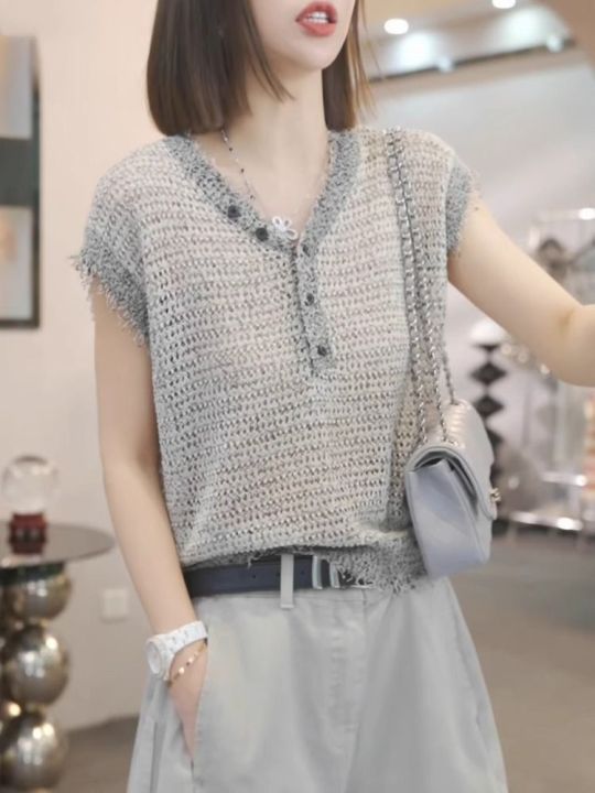 Summer%20Thin%20Hollow%20V-Neck%20Knitted%20Sleeveless%20Women's%20Design%20Sense%20Niche%20Knitted%20T-Shirt%20Women's%202025%20New%20Top%20-%20Image%204