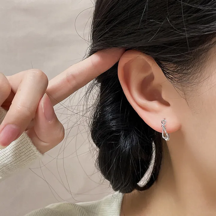 1Pc%20Hoop%20Earring%20Elegant%20Temperament%20Polished%20Hypoallergenic%20High-gloss%20Fashion%20Jewelry%20Copper%20Twining%20Knot%20Women%20Huggie%20Earring%20for%20Dating%20-%20Image%203