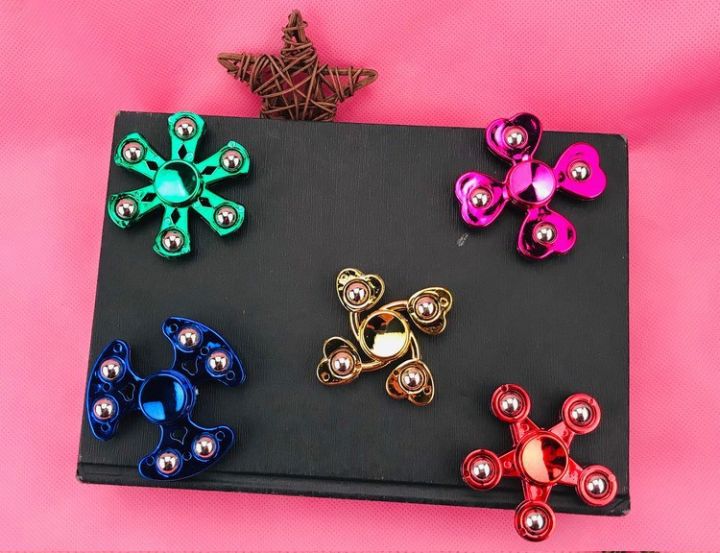 Best%205%20Sided%20Fidget%20Spinner%20Toy%20%7C%20Single%20Piece%20%7C%20Random-Color%20And%20Deign%20(Multicolor)%20-%20Image%205