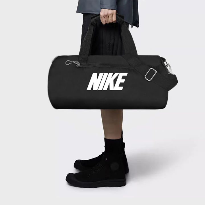 WATERPROOF%20Travel%20Sports%20Bag%20For%20Men%20&%20Women%20Medium%20Size%20Fitness%20GYM%20Sports%20Bag%20-%20Image%204