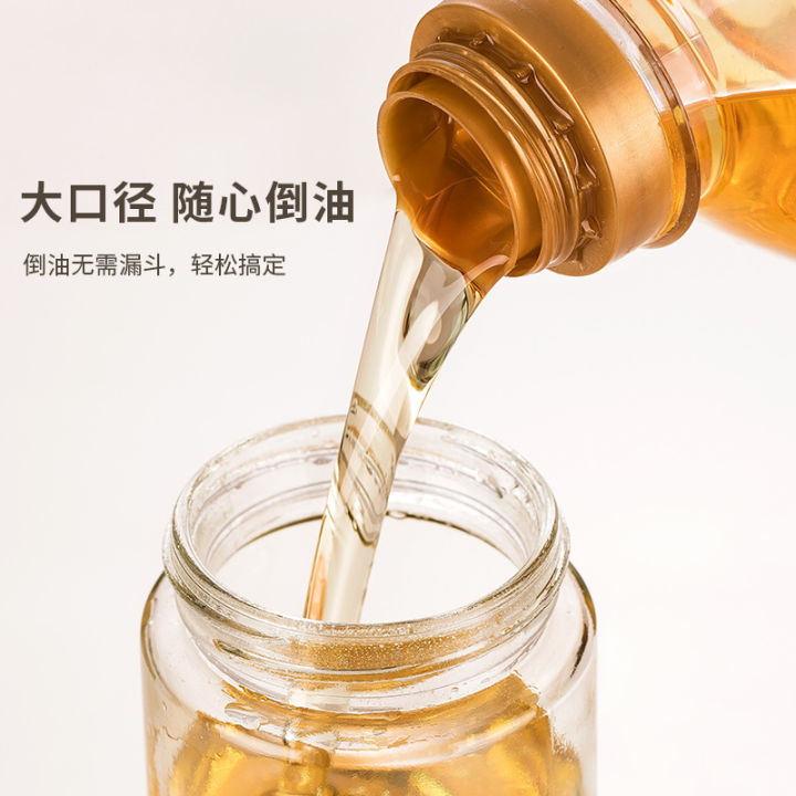 Press%20open%20the%20lid%20of%20the%20glass%20seasoning%20bottle%20and%20the%20oil%20jug%20bottle%20with%20label%20in%20the%20kitchen%20uses%20the%20new%20seasoning%20bottle.%20-%20Image%202