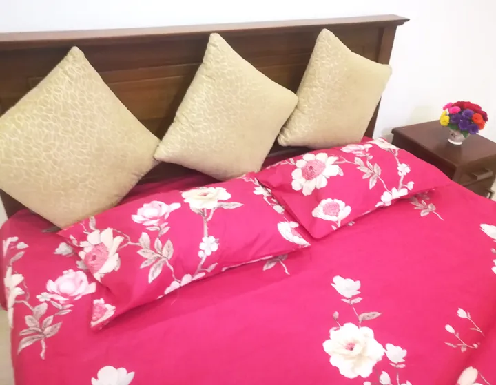 INORAI%20by%20Pink%20Floral%20Design%20Bedsheets%20100%25%20Cotton%20Queen%20Size%20100''X90''%20Bed%20Sheet%20with%202%20Pillow%20Covers%20-%20Image%202