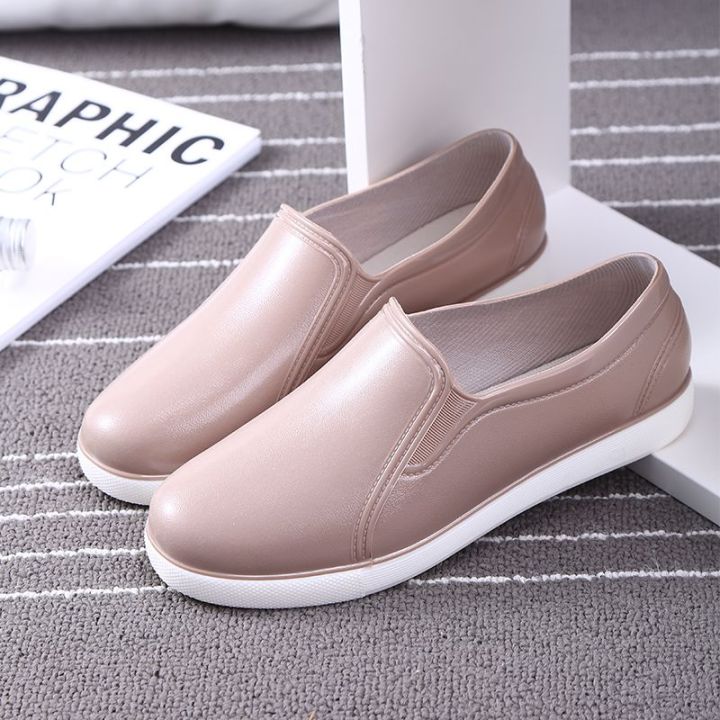 Low-Top%20Rain%20Boots%20Women's%20Short%20Rain%20Boots%20Breathable%20Rubber%20Shoes%20Fashion%20Kitchen%20Work%20Non-Slip%20Yuanbao%20Plastic%20Shoes%20-%20Image%203