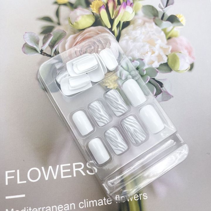 24PCS%20Short%20Square%20False%20Nails%20French%20White%20Edge%20Nials%20Silver%20Flame%20Full%20Cover%20Press%20On%20Nails%20Detachable%20Ballerina%20Nail%20Tip%20-%20Image%204