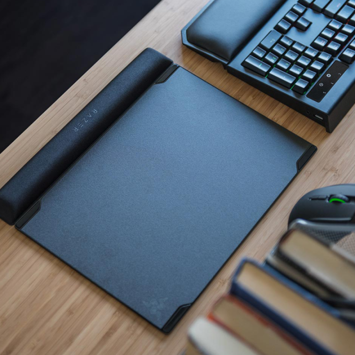 RAZER%20Vespula%20V2%20Mouse%20Mat%20Enhanced%20Surface%20Non-Slip%20Silicone%20Rubber%20Base%20With%20Wrist%20Rest%20-%20Image%206