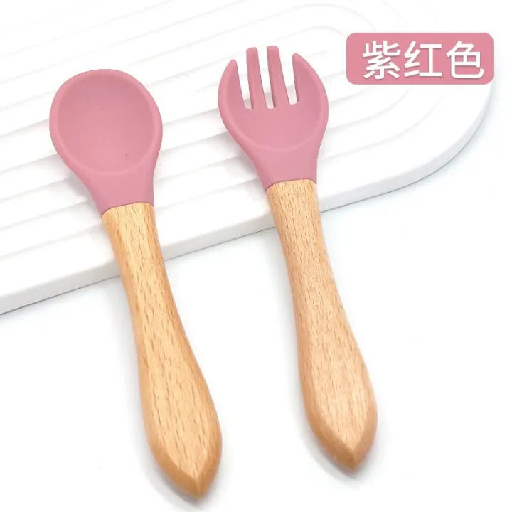 Children's%20Silicone%20Spoon%20with%20Wooden%20Handle%20Food%20Grade%20Soft%20Rubber%20Baby%20Feeding%20Tableware%20Can%20Bite%20Spork%20-%20Image%204