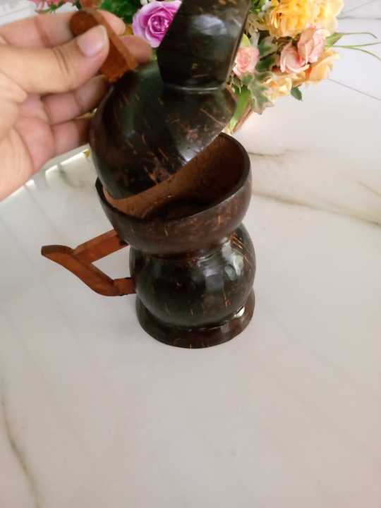 Hand%20made%20100%25%20Natural%20coconut%20shell%20salt%20container%20with%20spoon%20%7C%20Coconut%20shell%20products%20%7C%20Lunu%20Polkatuwa%20-%20Image%204