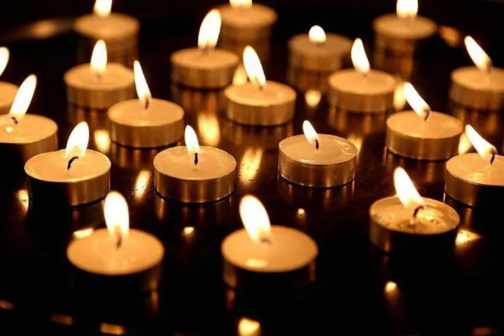 Tea%20Light%20Candle%20White%20-%20100%20NOS%20-01%20Pack%20-%20Image%204