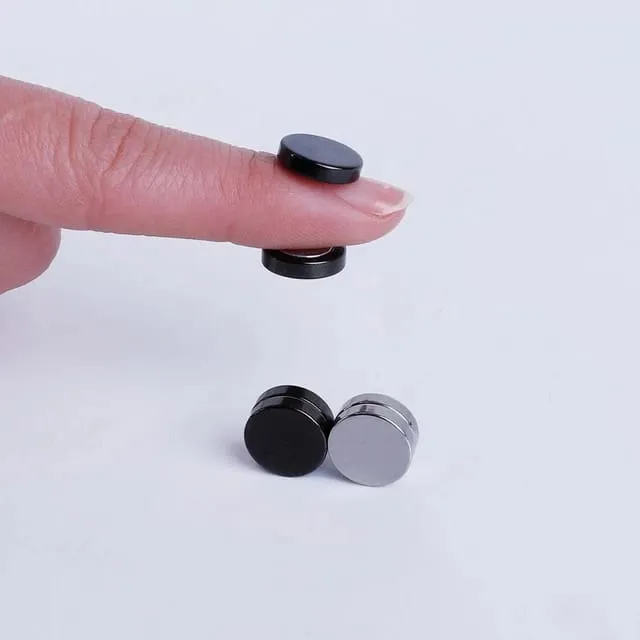 Magnetic%20Earrings%20-%20Black%20and%20Silver%20Clip-On%20Studs%20for%20Men%20and%20Women%20-%20Image%2010